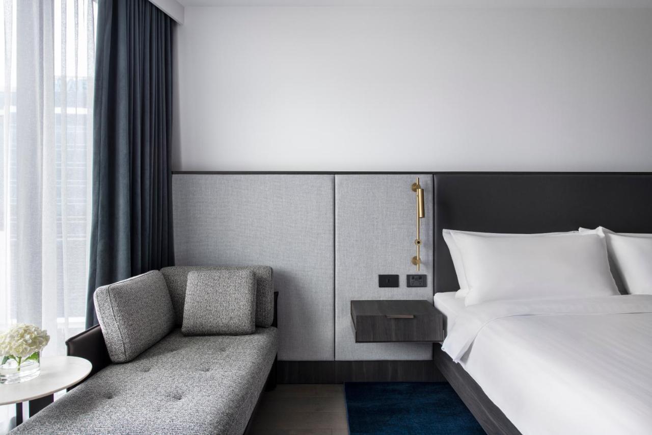 Melbourne Marriott Hotel Docklands Exterior foto Deluxe Room